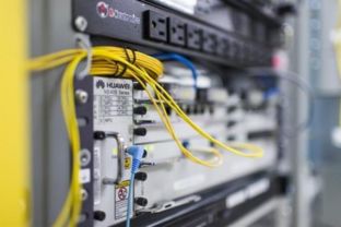 芯片股集體狂歡 是自信還是自戀？——集成電路設(shè)計(jì)熱潮下的冷思考